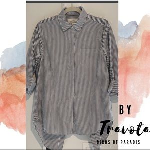 💥 SALE 💥AMAZING • STYLISH • button down w/fly away back